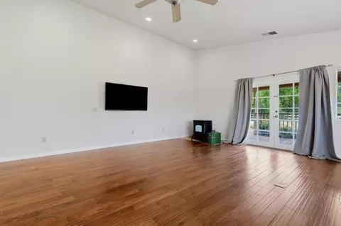 Living - 33485 Globe Dr, Springville, CA 93265 photo 5 of 7