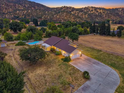 View/Area - 33485 Globe Dr, Springville, CA 93265 photo 2 of 12