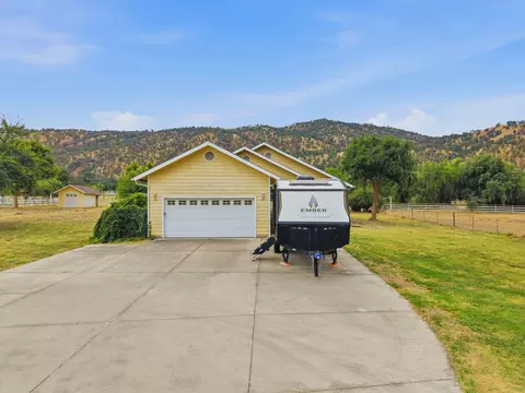 Exterior - 33485 Globe Dr, Springville, CA 93265 photo 4 of 12