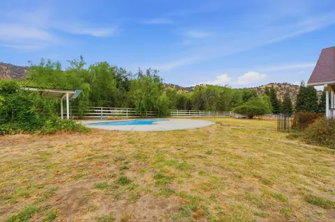 Exterior - 33485 Globe Dr, Springville, CA 93265 photo 11 of 12