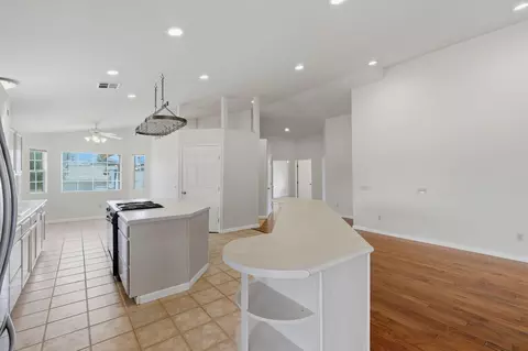 Kitchen - 33485 Globe Dr, Springville, CA 93265 photo 1 of 6
