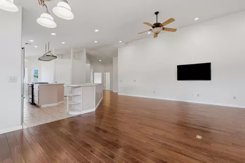 Living - 33485 Globe Dr, Springville, CA 93265 photo 6 of 7