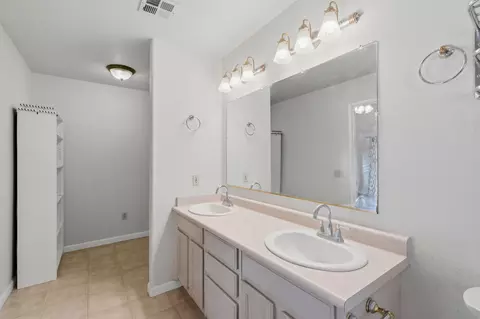 Bath - 33485 Globe Dr, Springville, CA 93265 photo 3 of 3