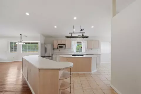 Kitchen - 33485 Globe Dr, Springville, CA 93265 photo 2 of 6