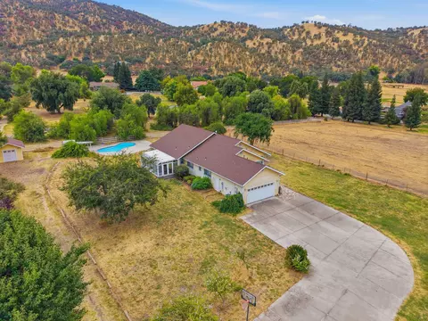 View/Area - 33485 Globe Dr, Springville, CA 93265 photo 1 of 12