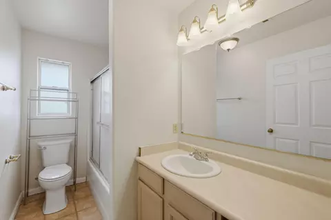 Bath - 33485 Globe Dr, Springville, CA 93265 photo 1 of 3