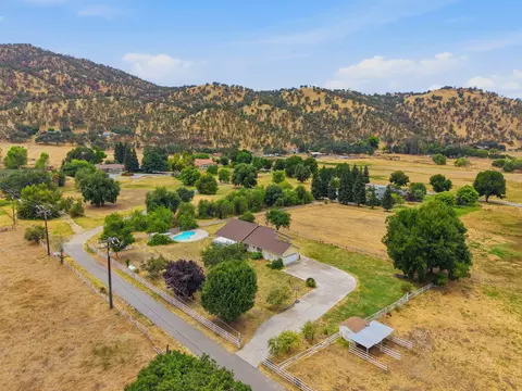 View/Area - 33485 Globe Dr, Springville, CA 93265 photo 5 of 12