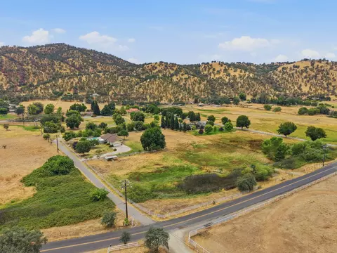 View/Area - 33485 Globe Dr, Springville, CA 93265 photo 7 of 12
