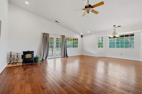 Living - 33485 Globe Dr, Springville, CA 93265 photo 2 of 7