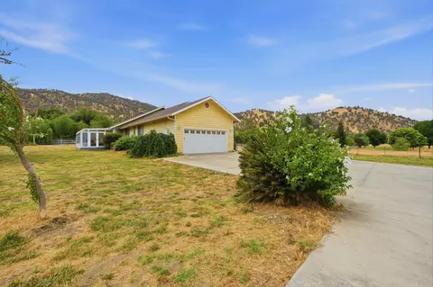 Exterior - 33485 Globe Dr, Springville, CA 93265 photo 2 of 12