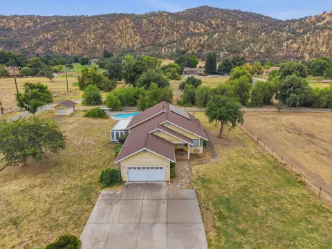 View/Area - 33485 Globe Dr, Springville, CA 93265 photo 3 of 12