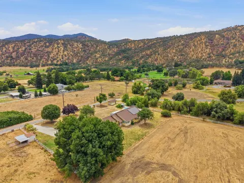 View/Area - 33485 Globe Dr, Springville, CA 93265 photo 11 of 12
