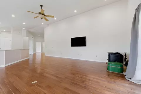 Living - 33485 Globe Dr, Springville, CA 93265 photo 4 of 7