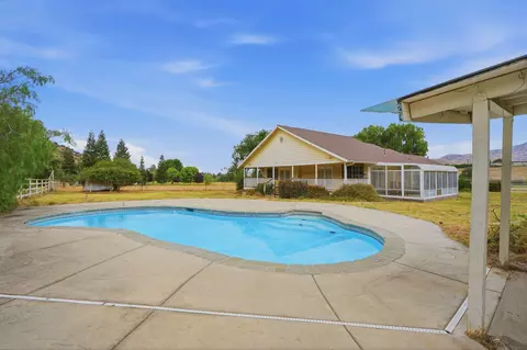 Exterior - 33485 Globe Dr, Springville, CA 93265 photo 10 of 12