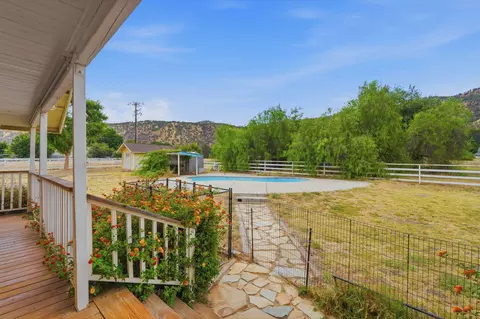 Exterior - 33485 Globe Dr, Springville, CA 93265 photo 7 of 12