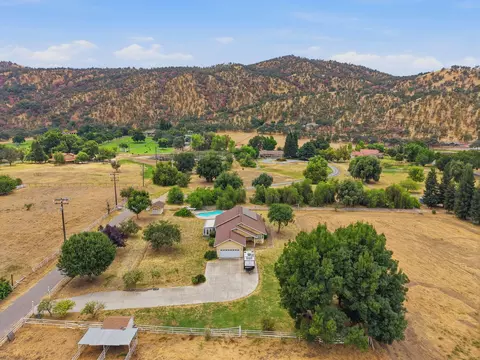 View/Area - 33485 Globe Dr, Springville, CA 93265 photo 6 of 12