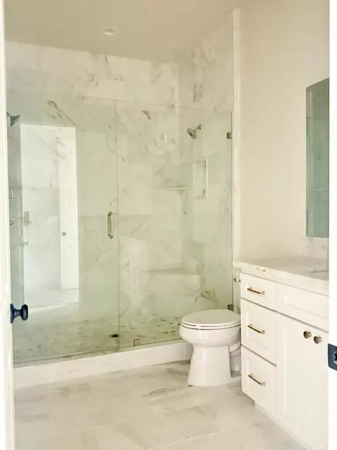 Bath - 169 Lake Dr, Lemoore, CA 93245 photo 1 of 1