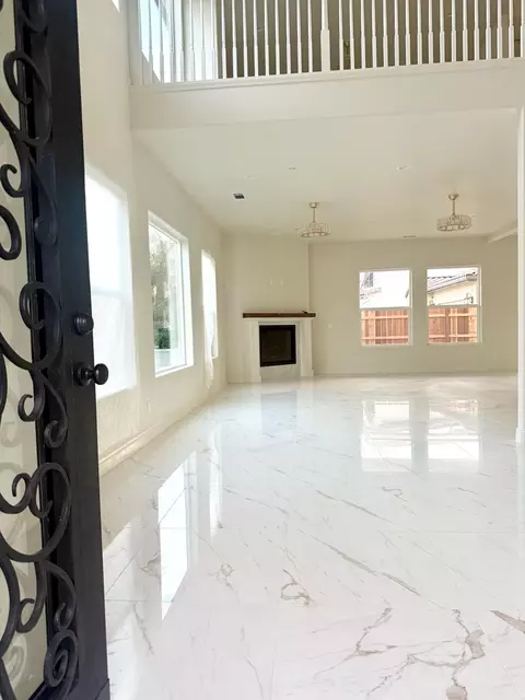 Entry Way - 169 Lake Dr, Lemoore, CA 93245 photo 2 of 3