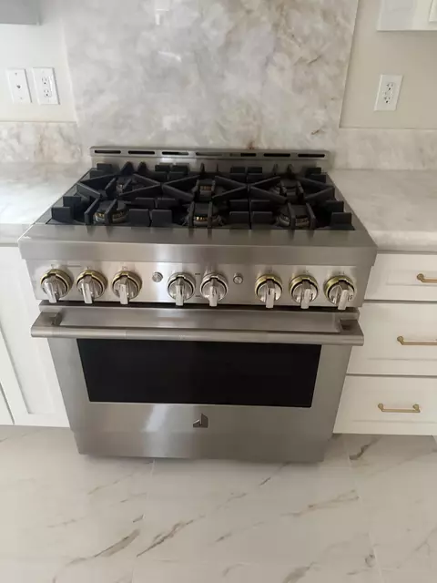 Kitchen - 169 Lake Dr, Lemoore, CA 93245 photo 3 of 4