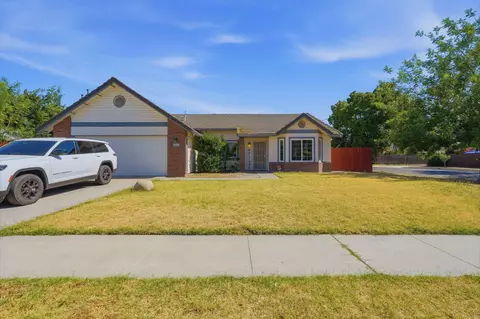 151 Brentwood Dr, Lemoore, CA 93245