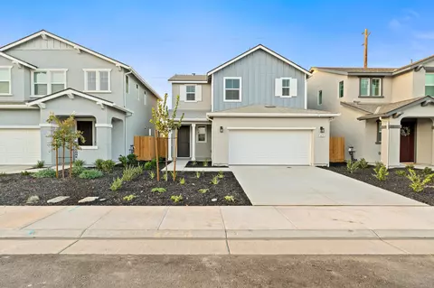 1425 W Payson Ave, Visalia, CA 93291