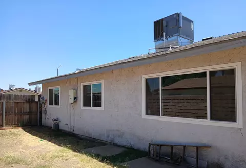 Exterior - 1820 E Ash Ave, Tulare, CA 93274 photo 4 of 5