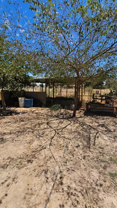 Exterior - 595 N Evans Rd, Tipton, CA 93272 photo 8 of 12