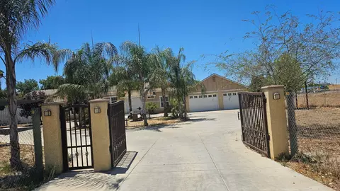 Exterior - 595 N Evans Rd, Tipton, CA 93272 photo 2 of 12