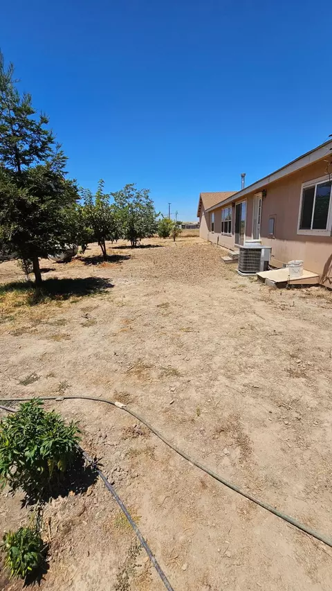 Exterior - 595 N Evans Rd, Tipton, CA 93272 photo 10 of 12