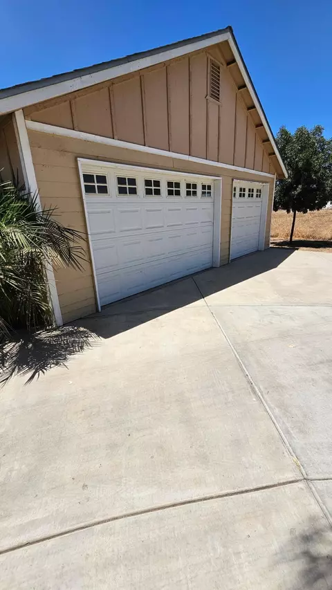 Exterior - 595 N Evans Rd, Tipton, CA 93272 photo 5 of 12