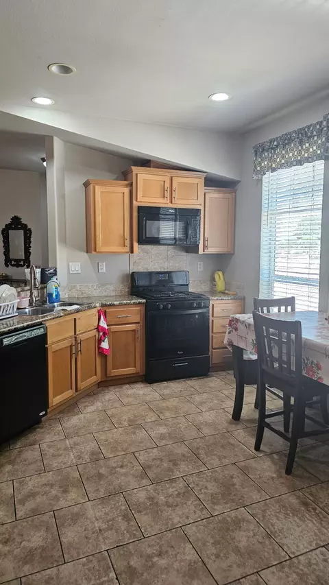 Kitchen - 595 N Evans Rd, Tipton, CA 93272 photo 1 of 5