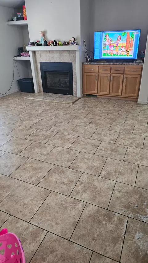 Living - 595 N Evans Rd, Tipton, CA 93272 photo 1 of 1