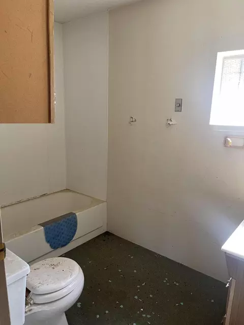 Bath - 45003 W Steep Hill Dr, Posey, CA 93260 photo 1 of 2