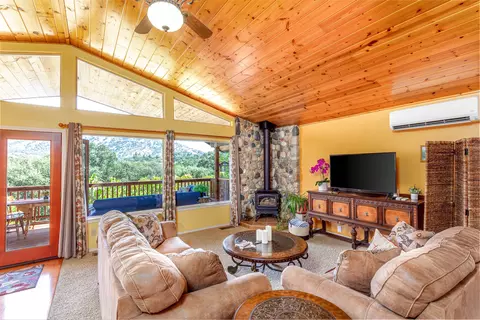 Living - 42854 Sierra Dr, Three Rivers, CA 93271 photo 2 of 3