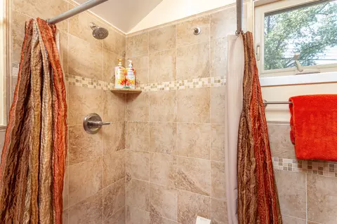 Bath - 42854 Sierra Dr, Three Rivers, CA 93271 photo 3 of 3