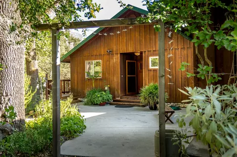 Exterior - 42854 Sierra Dr, Three Rivers, CA 93271 photo 3 of 24