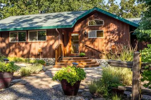 Exterior - 42854 Sierra Dr, Three Rivers, CA 93271 photo 16 of 24