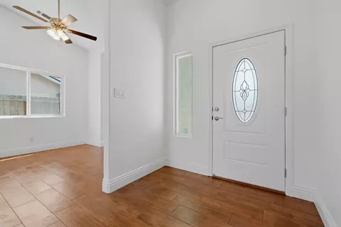 Entry Way - 820 S Wright Way, Tulare, CA 93274 photo 2 of 4