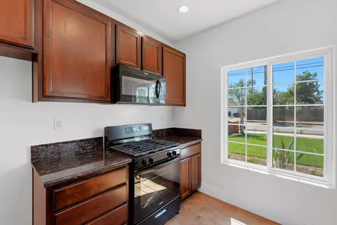 Kitchen - 820 S Wright Way, Tulare, CA 93274 photo 3 of 4