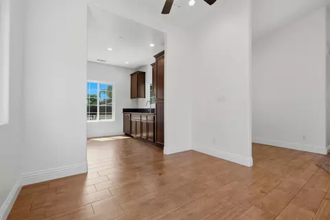 Entry Way - 820 S Wright Way, Tulare, CA 93274 photo 3 of 4