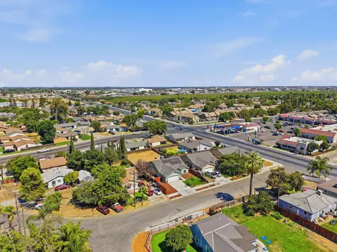 View/Area - 820 S Wright Way, Tulare, CA 93274 photo 2 of 4