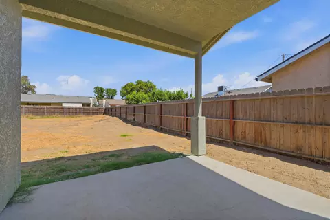 Exterior - 820 S Wright Way, Tulare, CA 93274 photo 4 of 9