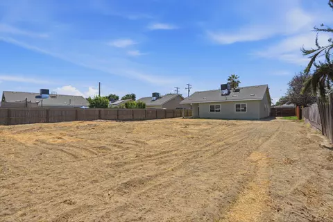 Exterior - 820 S Wright Way, Tulare, CA 93274 photo 8 of 9
