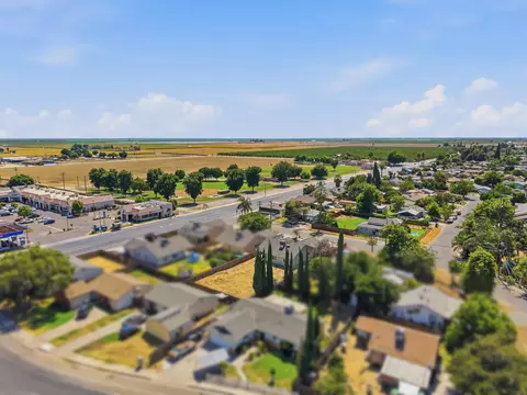 View/Area - 820 S Wright Way, Tulare, CA 93274 photo 3 of 4