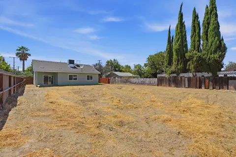 Exterior - 820 S Wright Way, Tulare, CA 93274 photo 6 of 9