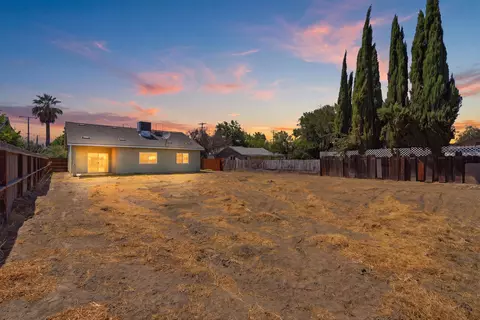 Exterior - 820 S Wright Way, Tulare, CA 93274 photo 7 of 9