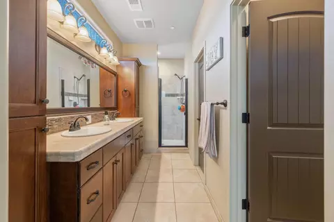 Entry Way - 1499 Durango St, Tulare, CA 93274 photo 6 of 12