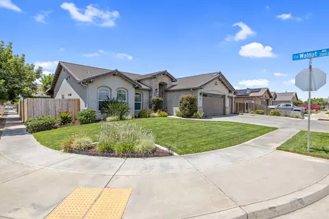Exterior - 1499 Durango St, Tulare, CA 93274 photo 2 of 13