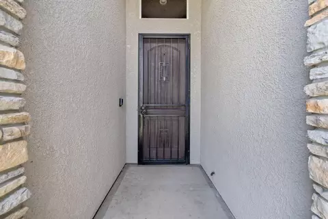 Entry Way - 1499 Durango St, Tulare, CA 93274 photo 1 of 12