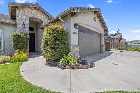 Exterior - 1499 Durango St, Tulare, CA 93274 photo 6 of 13